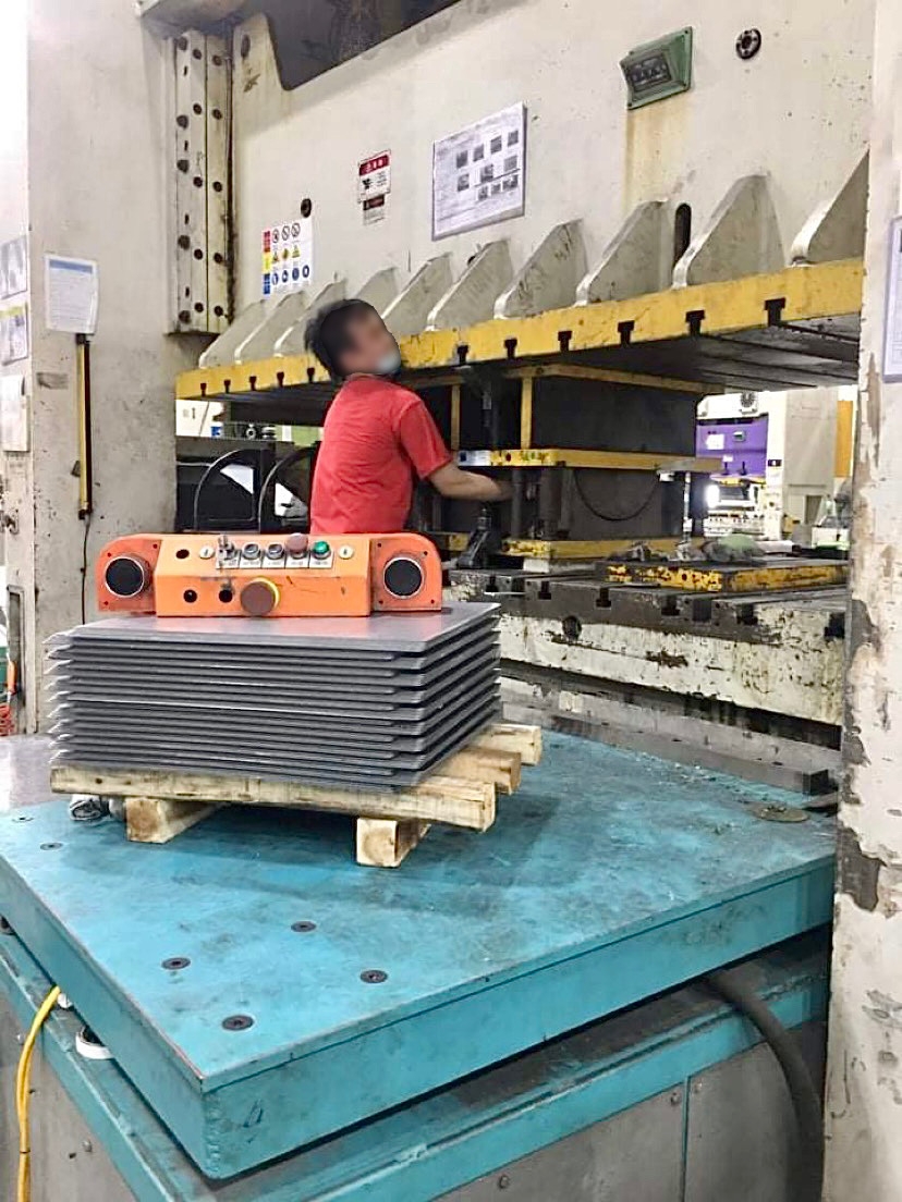5 giây cứu nguy khi bị kẹt tay vào máy
