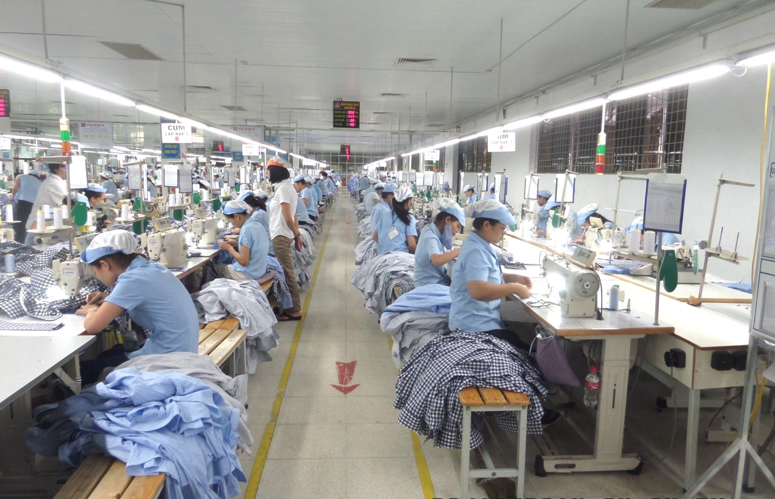 các khoản bảo hiểm bắt buộc với công nhân: ai đóng, ai hưởng