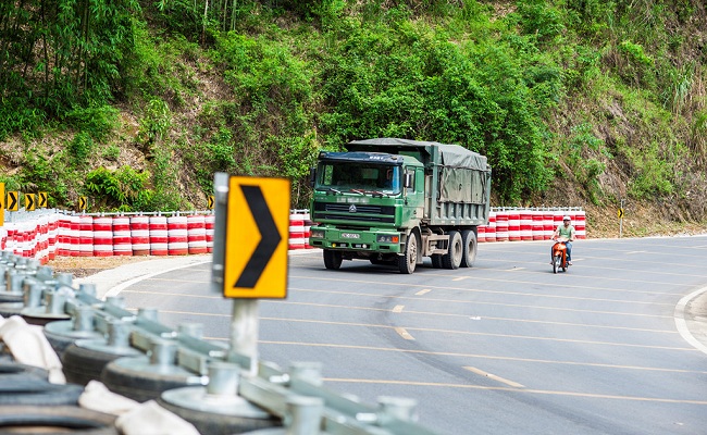 chia sẻ kinh nghiệm dùng phanh khi lái xe đường đèo dốc