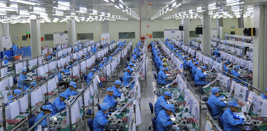 đồng phục công nhân và sứ mệnh thầm lặng trong nhà máy