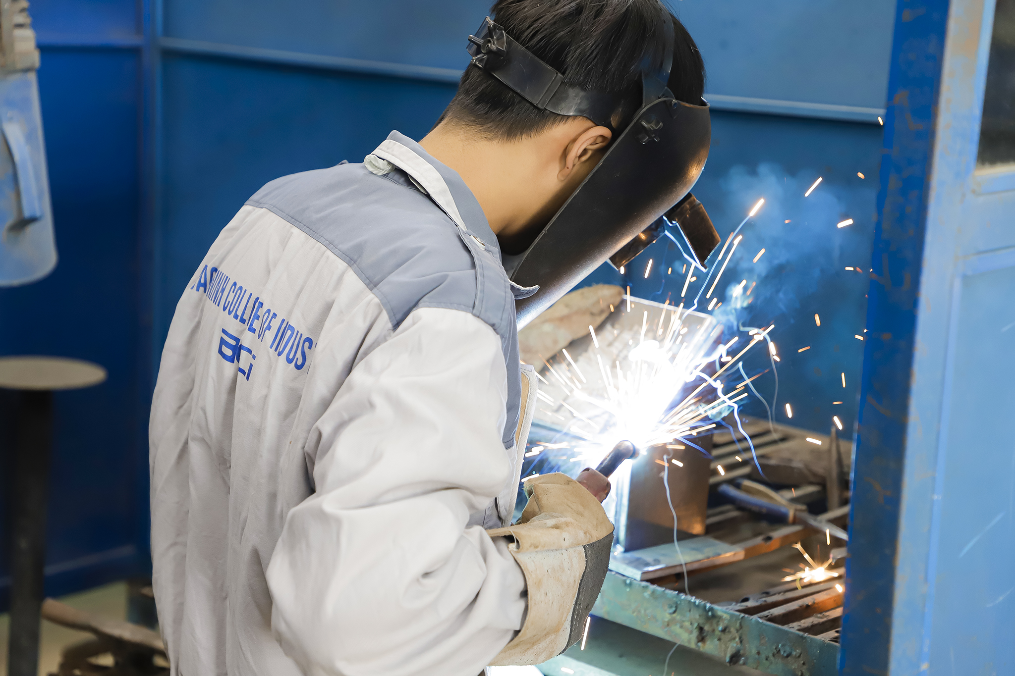 học nghề hàn bao lâu thì đi làm được