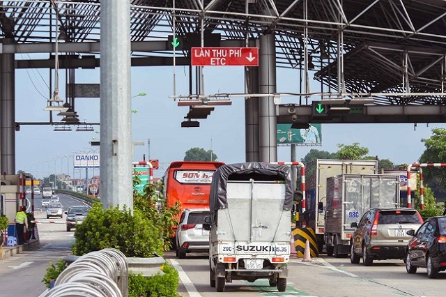 lỗi lái xe thường mắc phải khi đi qua trạm thu phí và mức phạt cụ thể