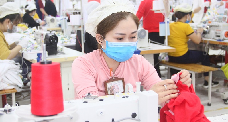 một ngày làm việc của công nhân trong khu công nghiệp