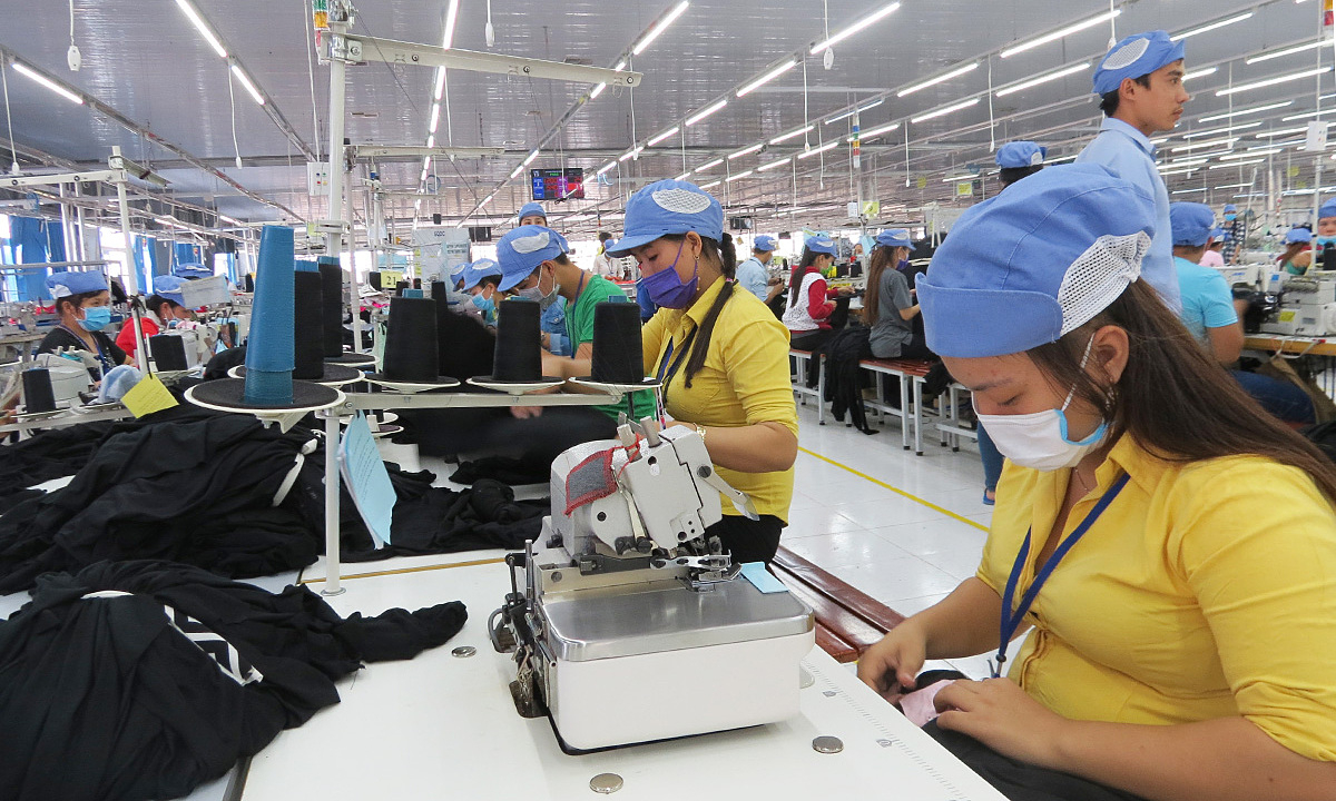 tại sao nên gắn bó lâu dài với công ty sản xuất lớn