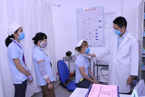 Nghi nhiễm virus Corona, công nhân cần làm gì?