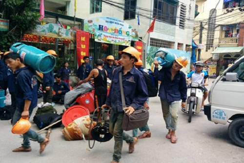 Lán trọ bị cháy, nhiều công nhân tháo chạy