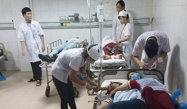 Hàng chục công nhân ở Nghệ An nhập viện vì ngộ độc thực phẩm