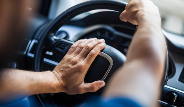 Lái xe sẽ bị phạt bao nhiêu tiền khi bấm còi không đúng nơi quy định?